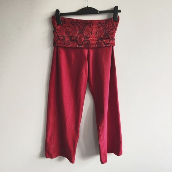 Lululemon Stillness Red Pants Wide Baggy Joggers Sweats Roll Down Waist Size 8 - Picture 4 of 16